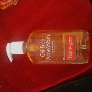 Neutrogena Oil-Free Acne Wash. NWOT
